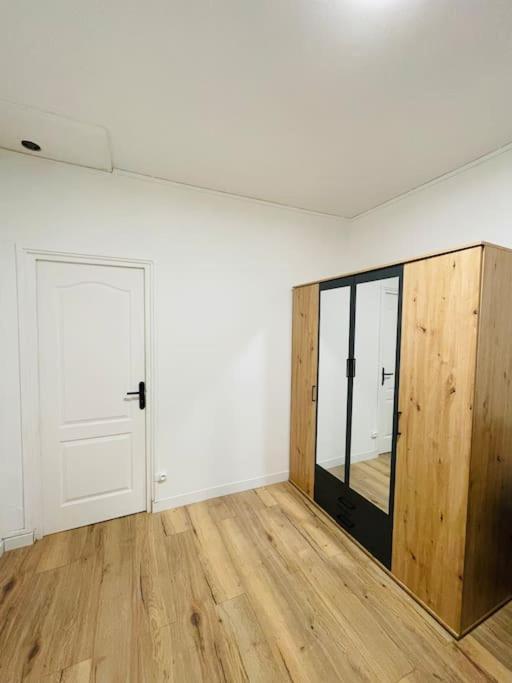 Charmant Appartement Americain Сен-Дени Экстерьер фото