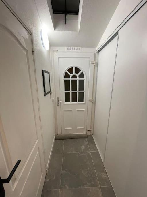 Charmant Appartement Americain Сен-Дени Экстерьер фото